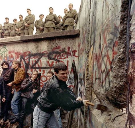 9 De Noviembre De 1989 Caída Del Muro De Berlín Venelogía