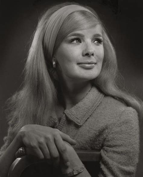 30 Beautiful Photos Of American Actress Linda Evans In The 1960s