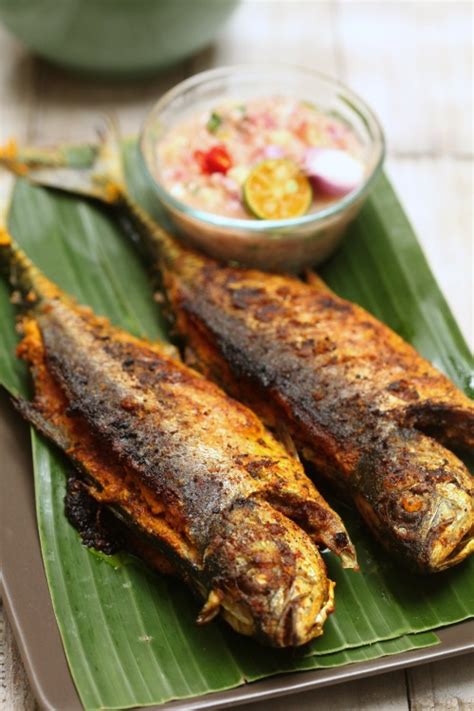 Ikan cencaru masak asam fried fish with special sour sauce. Ikan Cencaru Sumbat Sambal - masam manis