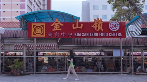 One of the must try hawker stall is 碳烤黑叉烧. The Pressure Of Being Singapore's Best Chicken Rice Stall