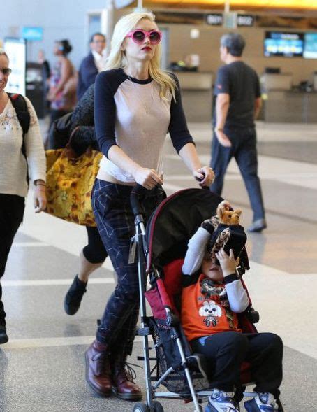 Gwen Stefani Departing On A Flight At Lax Airport In Los Angeles Famousfix