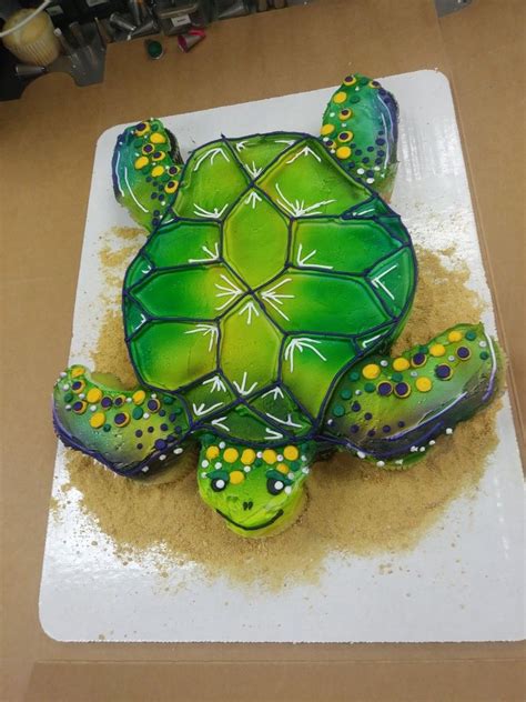 We love cupcakes and often visit the specialty shops near home. Sea turtle cupcake cake. | Sea turtle cupcakes, Turtle ...