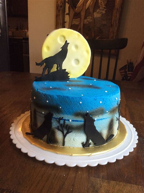 Wolf Cake Howling At The Moon Wolf Cake Wolf Birthday Cake Wolf
