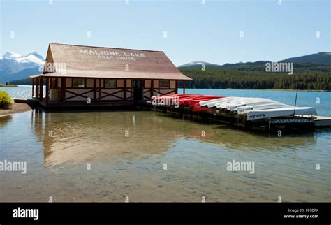 Maligne Lake Boat House Jasper National Park Stock Photo Alamy