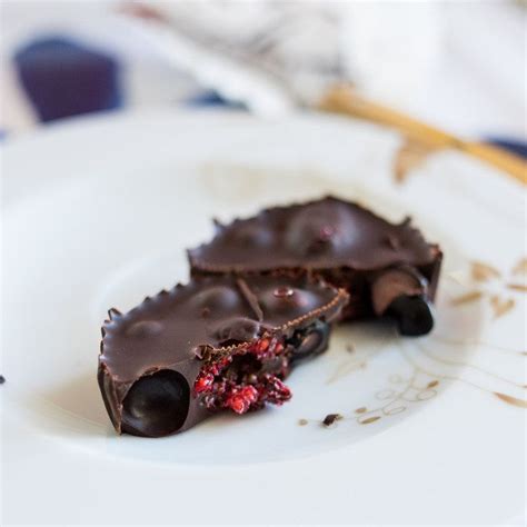 4 square chocolate shells (65 % cocoa). Keto Frozen Chocolate Berries Dessert | Recipe | Frozen ...