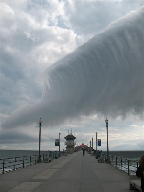 Surfs Up A Huge Wave Shaped Cloud Appears To Break Over Californias
