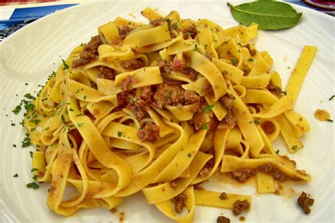 Spaghetti alla bolognese: tradizione o invenzione a posteriori?