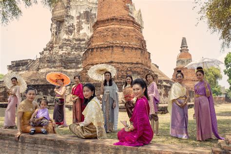 Ayutthaya Thailand March 292018 Thai Woman Wearing Thai Tradition