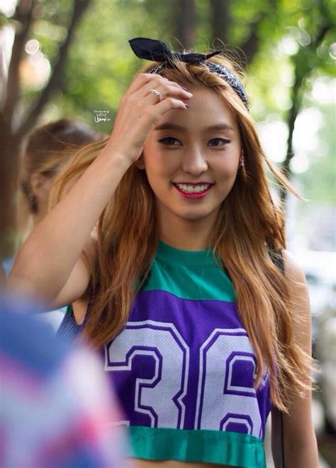 pin on sistar yoon bora 윤보라