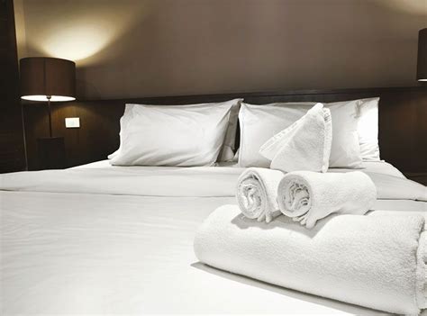 Buying Bed Sheets Made Easy Bed Sizes Bed Hotel Towels