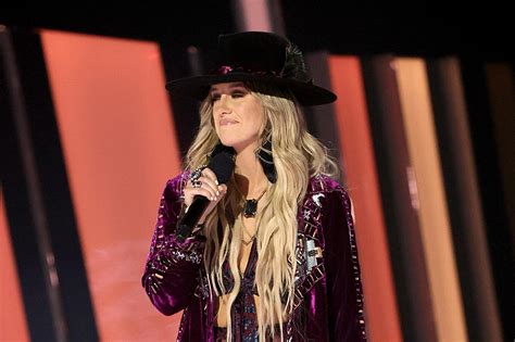 Lainey Wilson Claims New Artist Of The Year Trophy At The Cmas