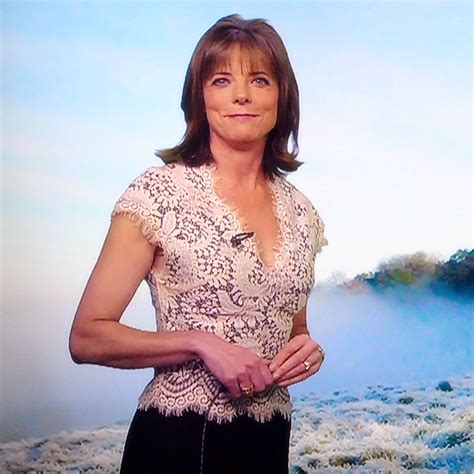 Louise lear (born as tracy louise barden in 1967) is a british television journalist who works as a presenter for bbc weather. Ray Mach on Twitter: "Louise Lear presenting BBC weather ...