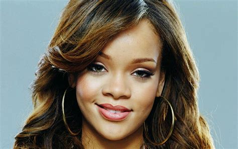 Biography Of Rihanna ~ Biography Of Famous People In The World