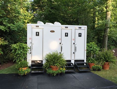 Luxury Restrooms Are The Way To Go For Every Freakin Outdoor Event You Have Diy Outdoor