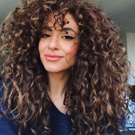 Genius Ways For Curly Haired Girls To Show Their Curls Extra Love Mechas Cabelo