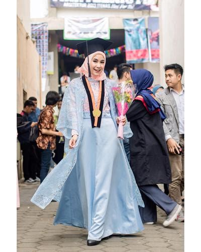 Model Baju Wisuda Gamis Model Hijab Terbaru