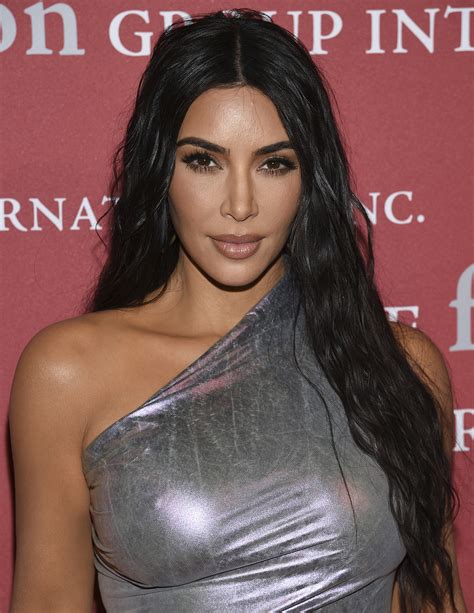This Is Kim Kardashians Hair Evolution Savoir Flair