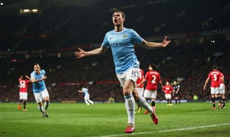 Toutes les statistiques de edin džeko pour la saison 2021/2022: Edin Dzeko, after scoring against Utd..