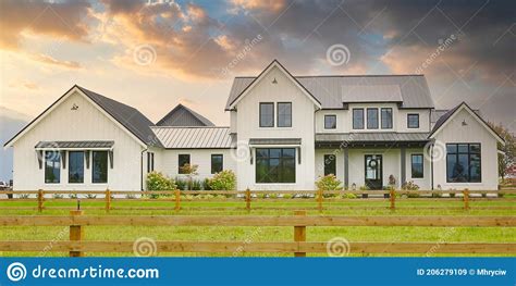 New Canadian Farmhouse Mansion Country Home Front Exterior Maison House
