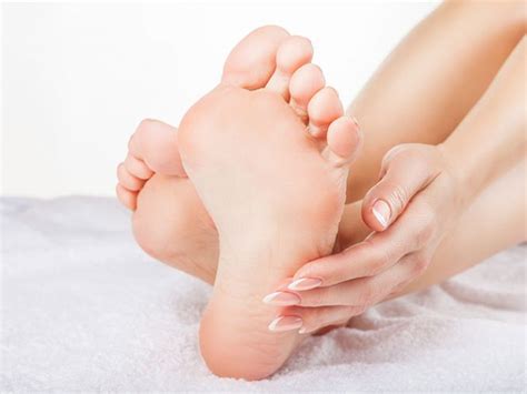 Perfectly Polished Feet Diy Guide Feetlife Foot And Nail Care