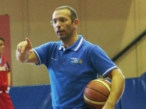 Basket Lallenatore Andrea Schiavi Parla Del Divorzio Con La Blù