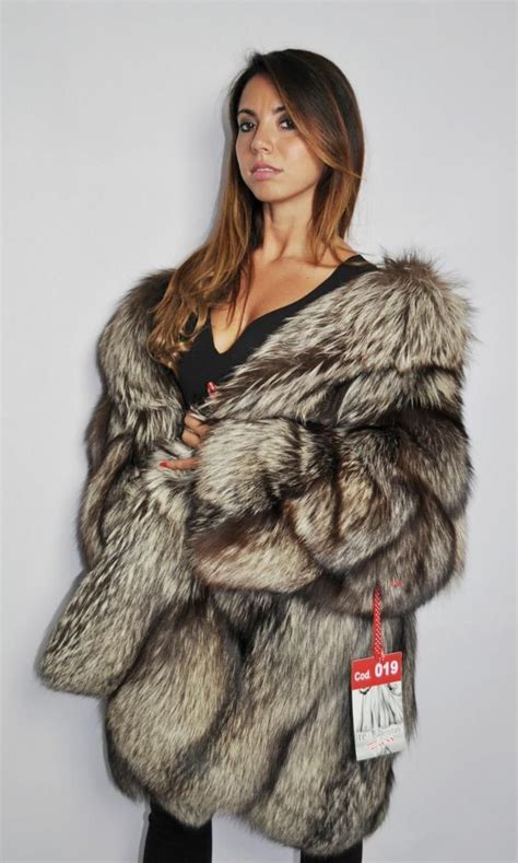 nadire atas on women s designer fur coats and jackets pelzmantel pelz anziehsachen
