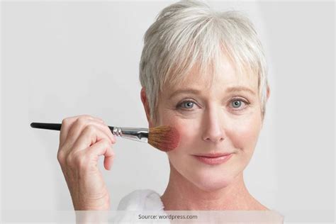 5 professional makeup tips for older women who use minimal makeup