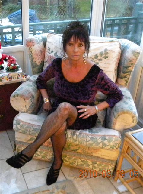 Rhodaellen From Peterborough Is A Local Granny Looking For Casual