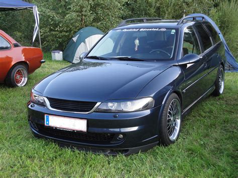 With tunezup you can create a customized page for your tuning club, to promote an event, and for companies to get in touch with opel vectra c caravan photos and specs. 2001 Opel Vectra b caravan - pictures, information and ...