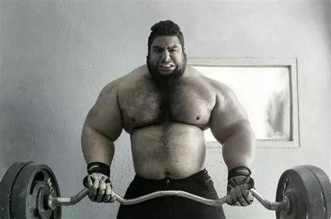 肌肉太大挤破门！伊朗巨兽上演现实版“绿巨人” 知乎