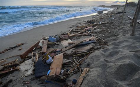 Italy Shipwreck At Least 59 Migrants Killed Off Calabria Coast Rnz News