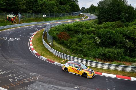 Découvrez le résumé de la première course de la wtcr au nürburgring. Top 6 klassering voor Tom Coronel tijdens FIA WTCR Races ...