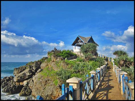 Открыть страницу «wisata pantai bandulu anyer» на facebook. Pantai Kukup, Tanah Lotnya Jogja