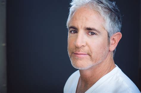 Carlos es el padre de gary alazraki, quien es productor de la serie de netflix por lo que la adquisición del equipo estaría relacionada con. What Are You Reading? Carlos Alazraqui Edition | The New ...