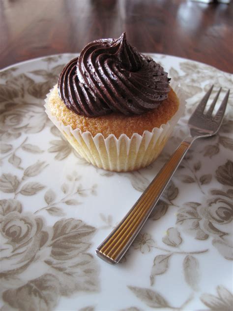 I get it, honestly, because making boston cream (pastry cream) is a bit more time consuming and there's some more technique involved. Boston Cream Cupcake recipe - Lucky PonyLucky Pony