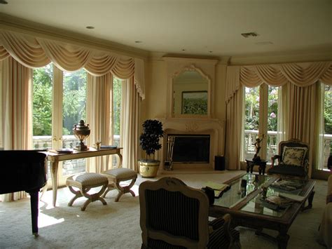 Traditional Elegant Living Room Traditional Curtains