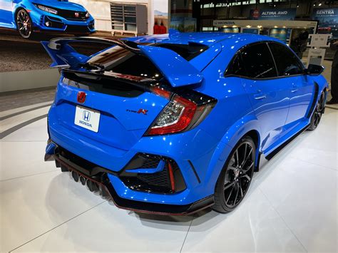 The design of type r models was originally focused on race conditions, with an emphasis on minimizing weight. 2020 Honda Civic Type R Arrives In America With Minor ...