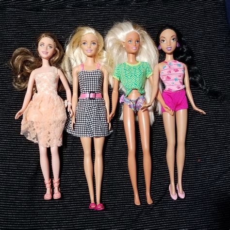 Lot of 4 EXCELLENT used condition barbie / barbie style fashion dolls