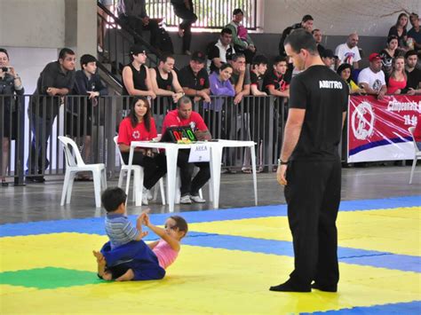 crianças e adolescentes participam do 1º estadual de luta livre esportes campo grande news