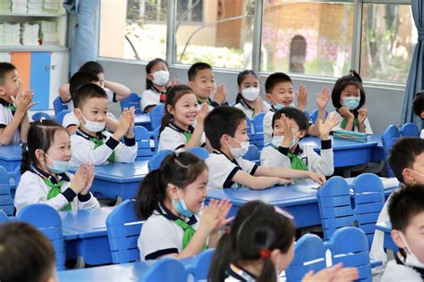 Shanghais Youngest Students Return To School Shine News