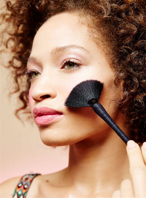 Where do you put highlighter and bronzer. Exactly How You Apply Bronzer, Blush, & Highlighter | Fan brush makeup, Bronzer blush, Bronzer
