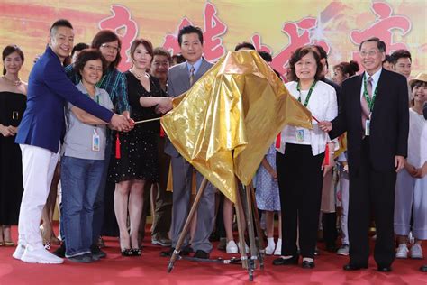 中華民國教育部版權所有© 2015 ministry of education, r.o.c. 民視最新八點大戲《多情城市》風光開鏡!30位演員同台星光熠熠