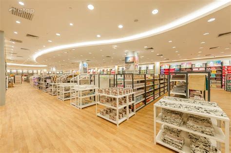 Aeon mall cheras selatan f39, first floor, lebuh tun hussein onn, selangor, 43200 balakong. Contemporary Retail shopping mall design ideas & photos ...