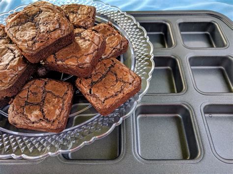 Protect yourself from high claims and little back up as well as less than stated product quality. Pampered Chef Brownie Pan Review | Kosher Cowboy