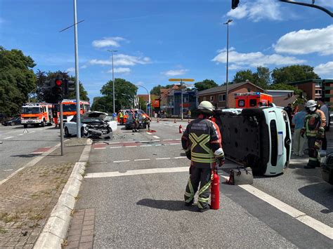 Fw Norderstedt Verkehrsunfall Im Kreuzungsbereich Segeberger Chaussee