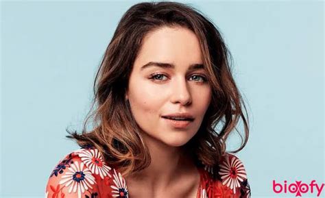 In the last season of game of thrones, her remuneration was about $1.1 million us dollars for each episode. Emilia Clarke Biography in 2020 | Emilia clarke, Emilia ...