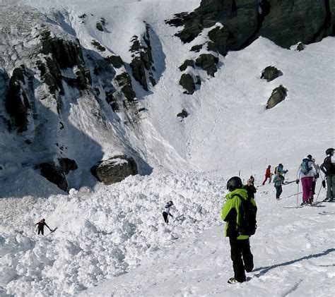 Avalanche Hits Skiers At Swiss Resort 4 Rescued So Far