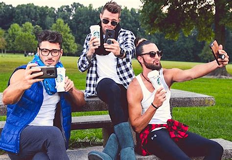 La catégorie principale de le bros est cette entreprise est active dans le secteur industriel suivant : Bros Being Basic: Quando i ragazzi si fotografano come le ...