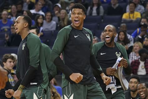 Стефен карри и сью берд снялись в забавной рекламе carmax. Milwaukee vs. Golden State: Bucks Make Statement Against ...