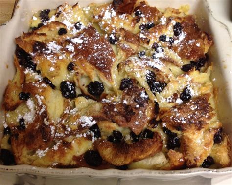 · old fashioned bread pudding with vanilla,bourbon or caramel sauce is an easy and simple homestead recipe to use up eggs, milk and stale bread. Freshman Foodie: The Coach House Bread and Butter Pudding